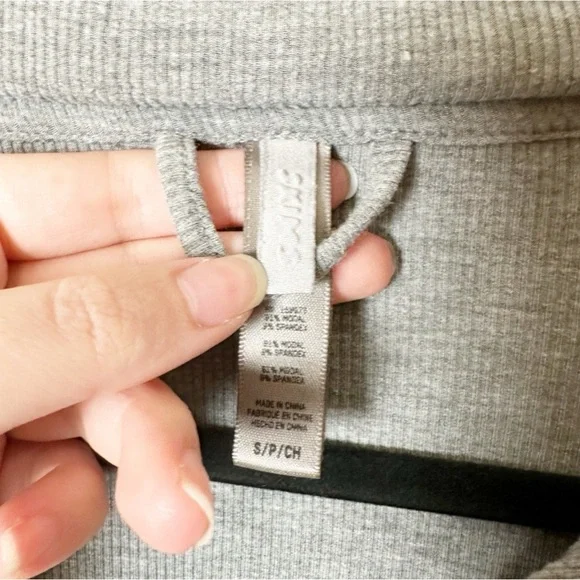 SKIMS Gray Ribbed Pajama Top Relaxed Fit - Picture 4 of 4